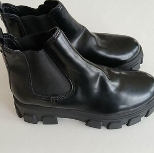 Circus by Sam Edelman Darielle Black Lug‑Sole Chelsea Booties | Size 8